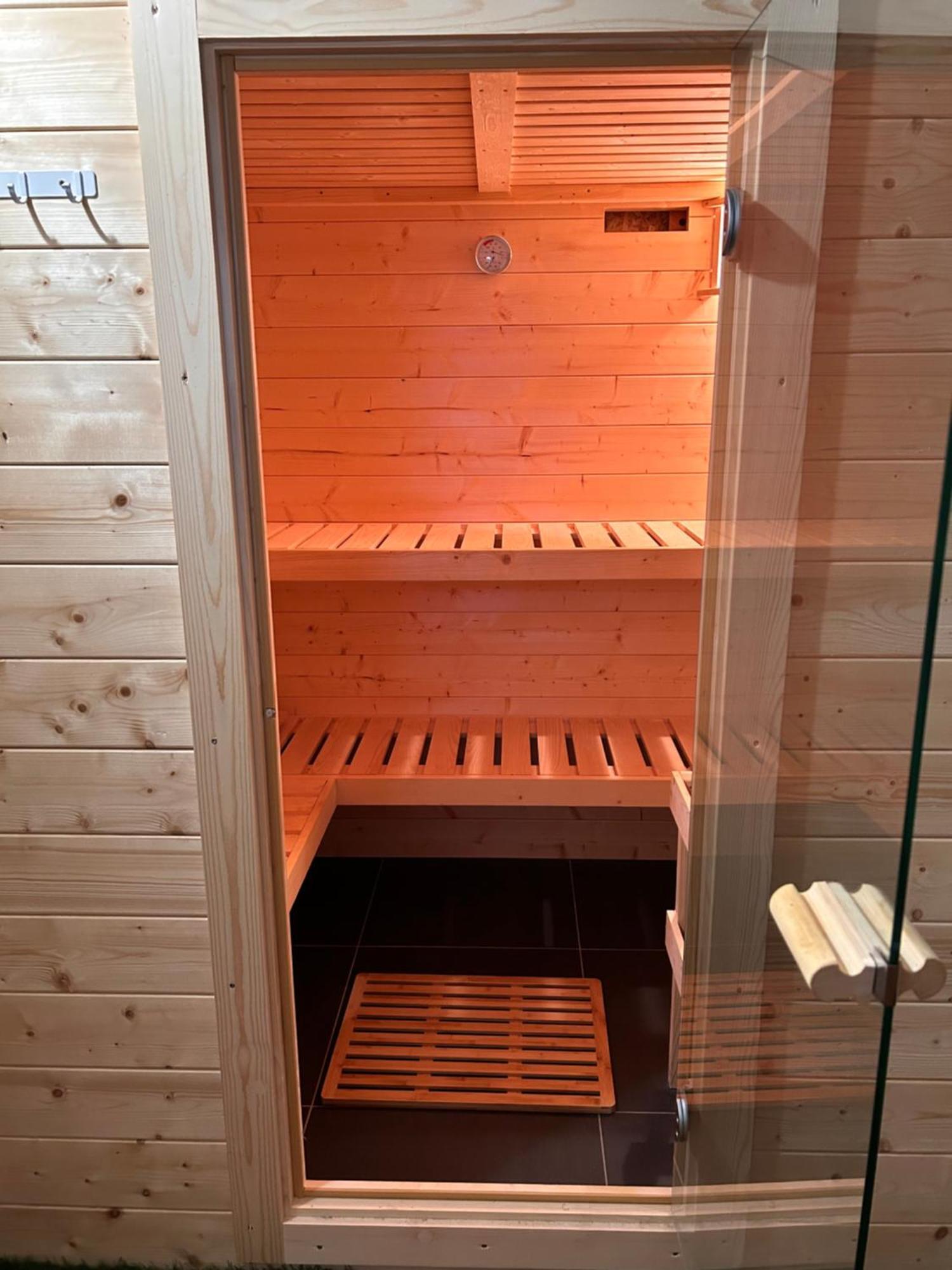 Le Spa Est Dans Le Pre Trigueres Exteriör bild