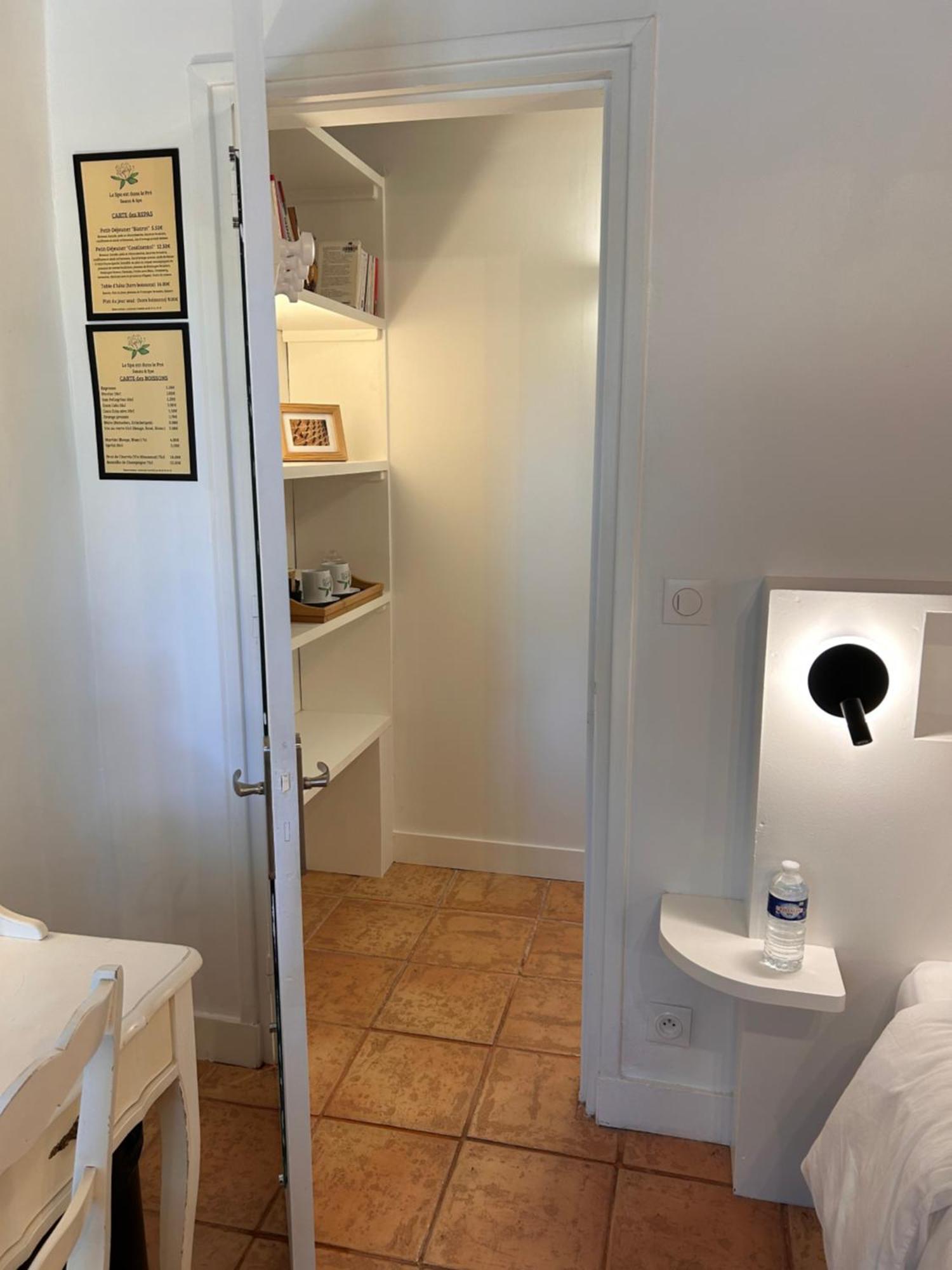 Le Spa Est Dans Le Pre Trigueres Exteriör bild
