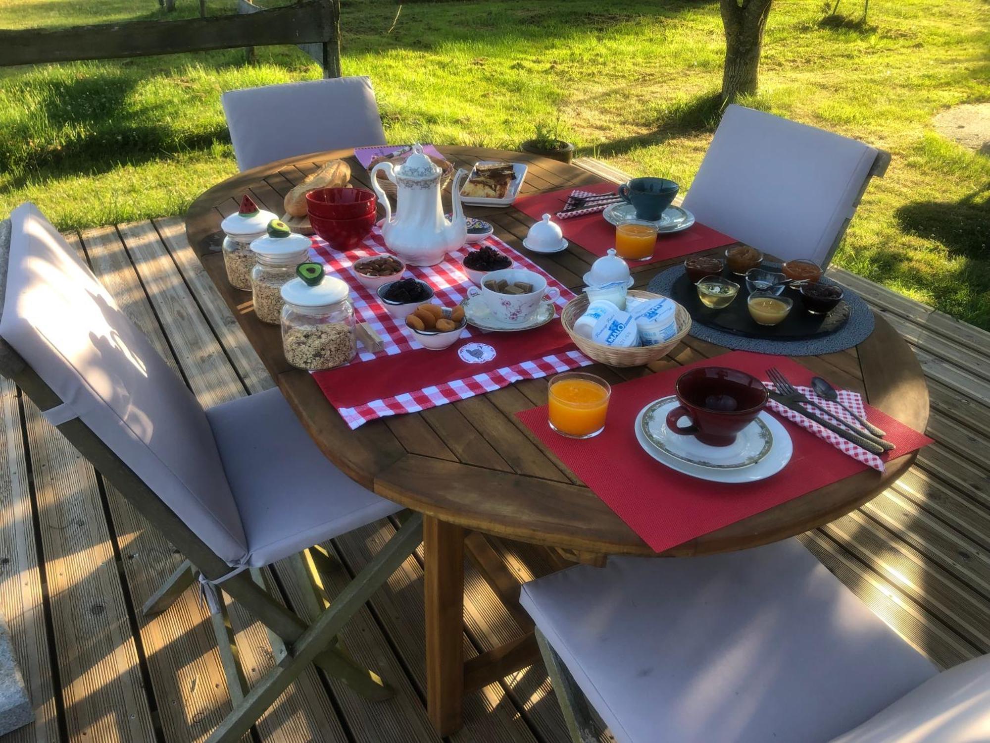 Le Spa Est Dans Le Pre Trigueres Exteriör bild