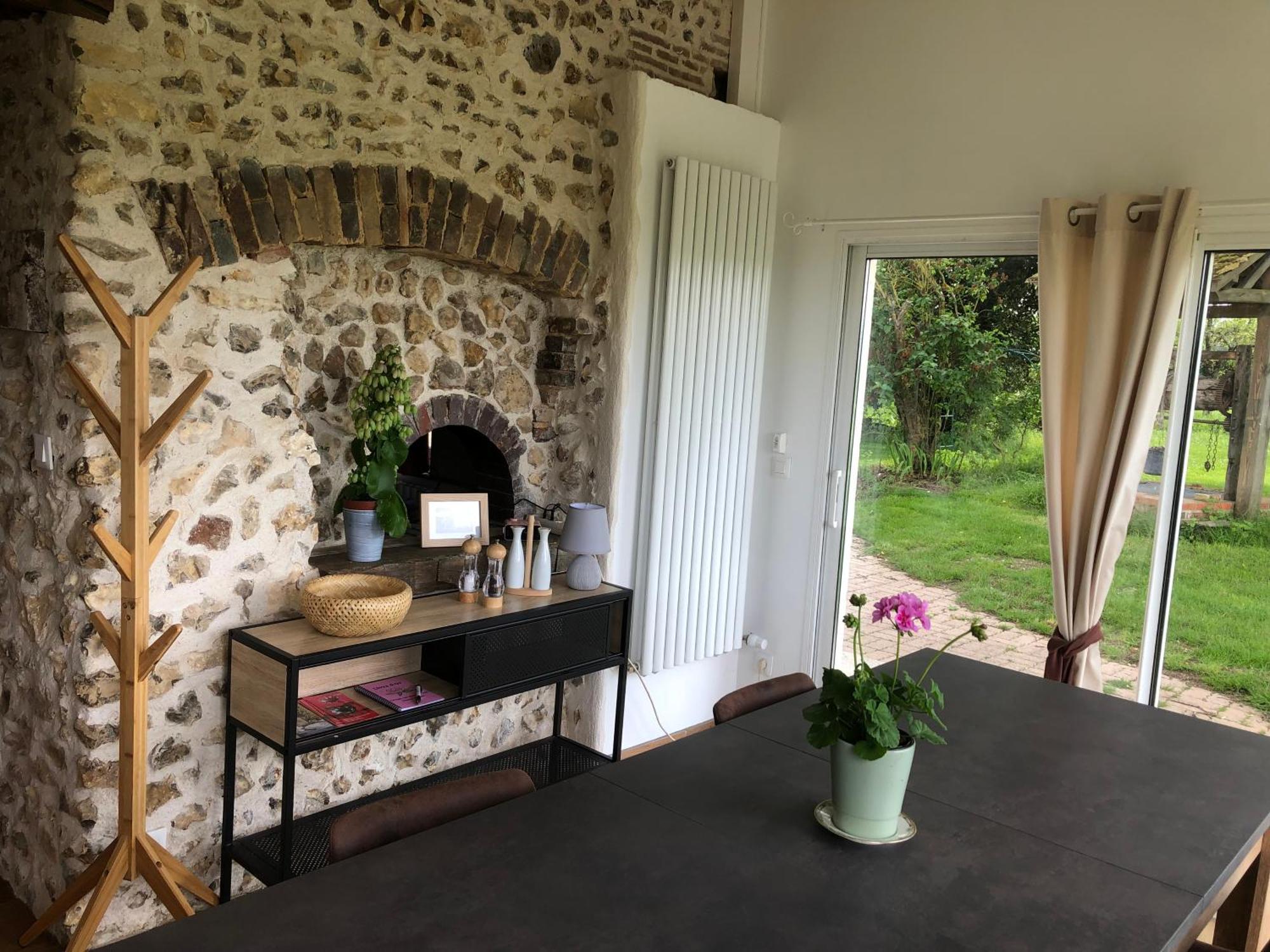 Le Spa Est Dans Le Pre Trigueres Exteriör bild