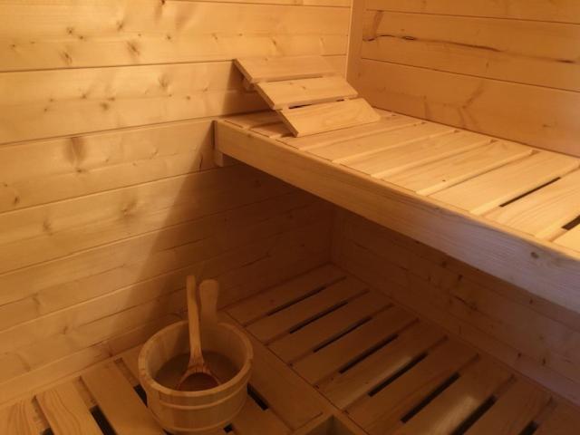 Le Spa Est Dans Le Pre Trigueres Exteriör bild