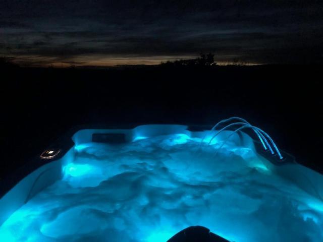 Le Spa Est Dans Le Pre Trigueres Exteriör bild